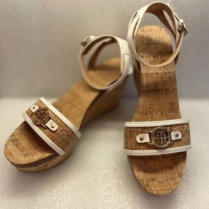 Tommy Hilfiger Platform/Wedge Cork White & Tan Sandals 👡 Size 7